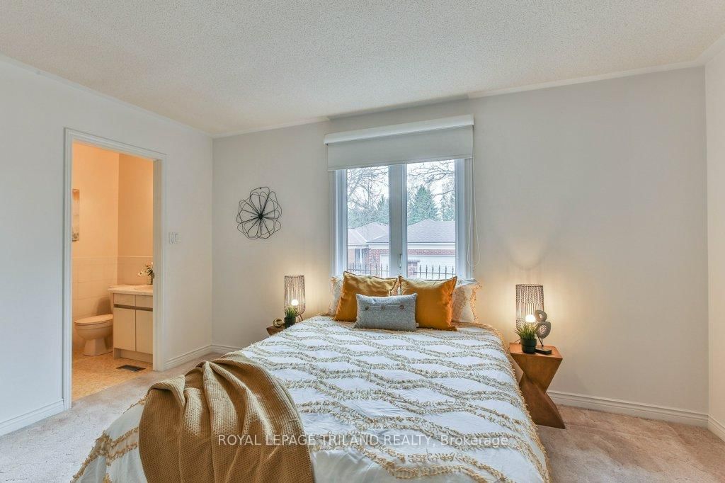 60 ROSECLIFFE Crescent, Unit 8 - Photo 31