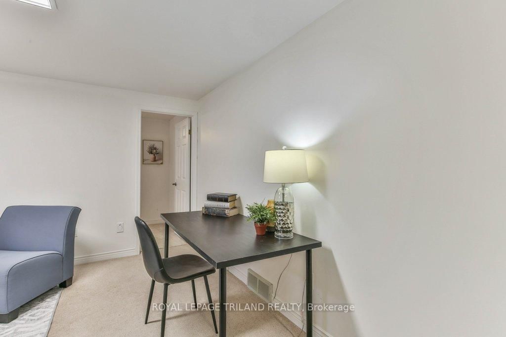 60 ROSECLIFFE Crescent, Unit 8 - Photo 38