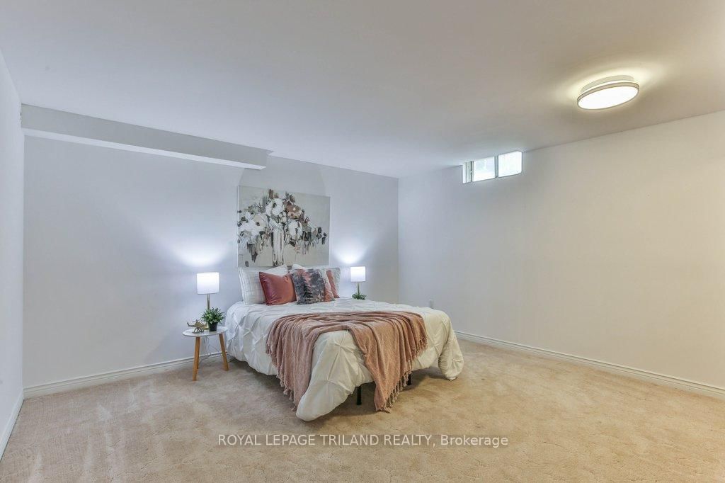 60 ROSECLIFFE Crescent, Unit 8 - Photo 39