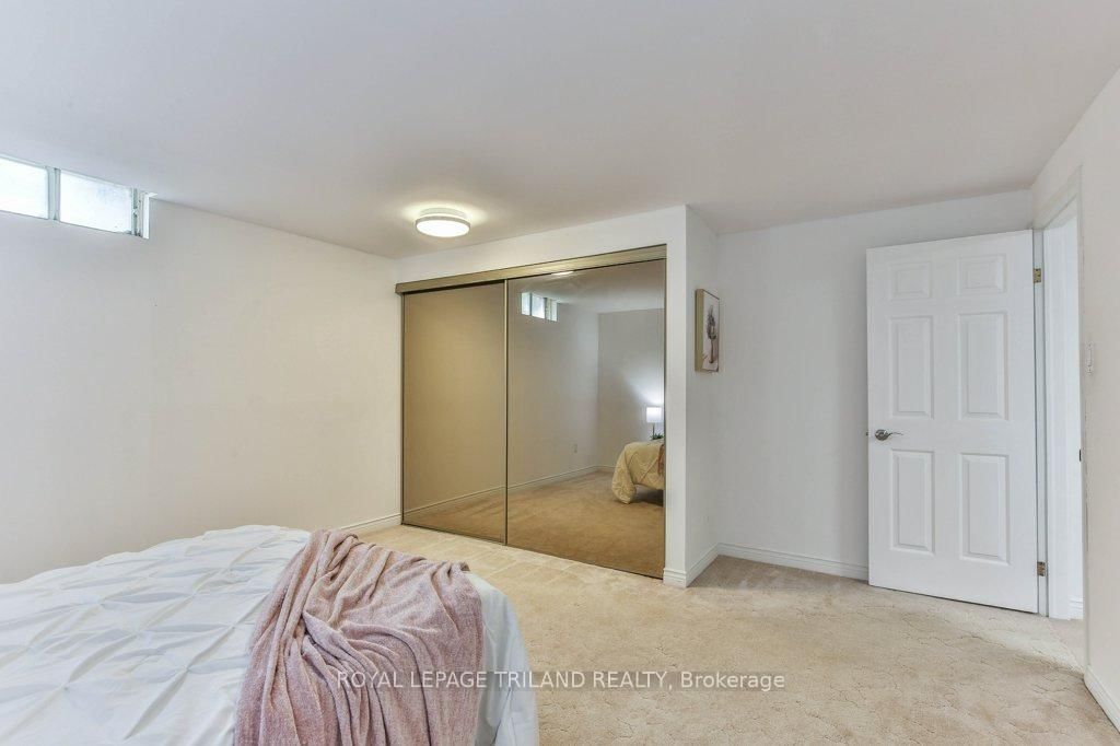 60 ROSECLIFFE Crescent, Unit 8 - Photo 40