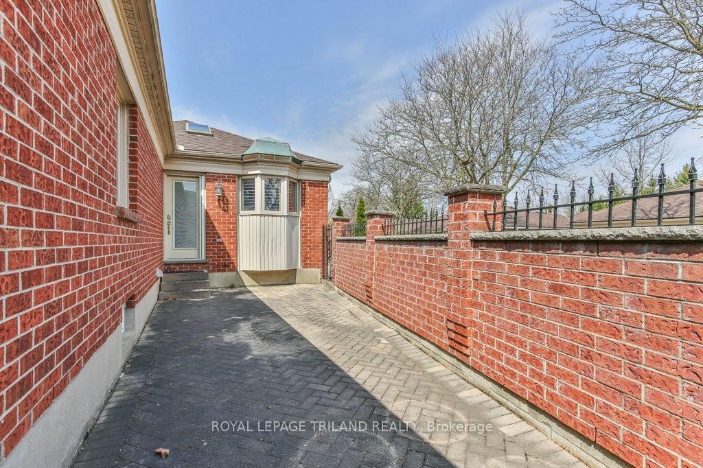 60 ROSECLIFFE Crescent, Unit 8 - Photo 46