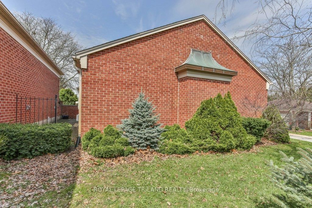 60 ROSECLIFFE Crescent, Unit 8 - Photo 48