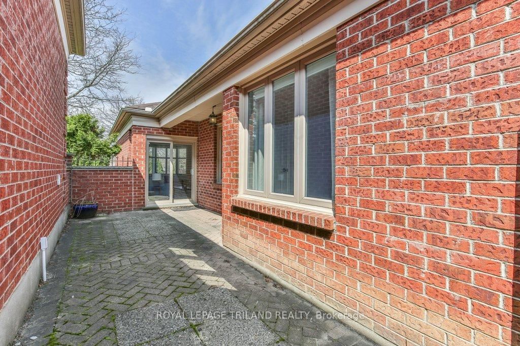 60 ROSECLIFFE Crescent, Unit 8 - Photo 49