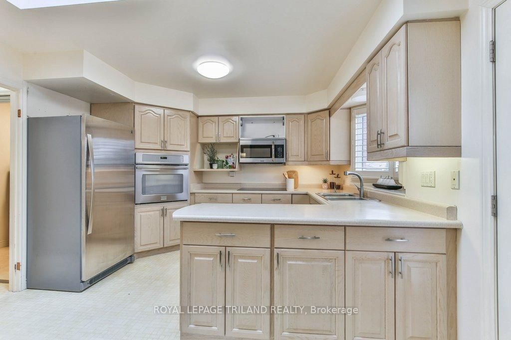 60 ROSECLIFFE Crescent, Unit 8 - Photo 7