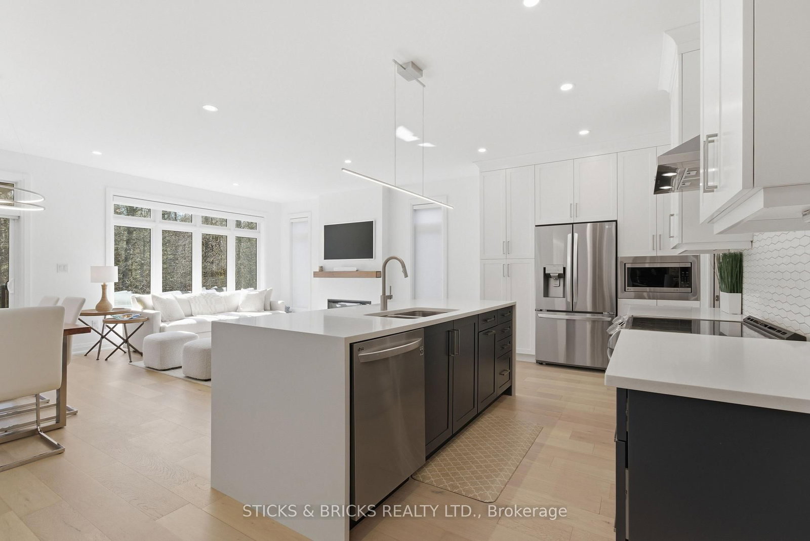 9150 Willoughby Drive, Unit 19 - Photo 12