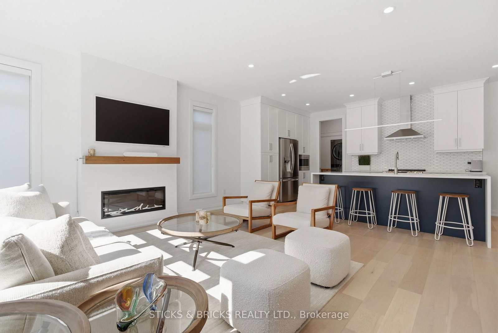 9150 Willoughby Drive, Unit 19 - Photo 15