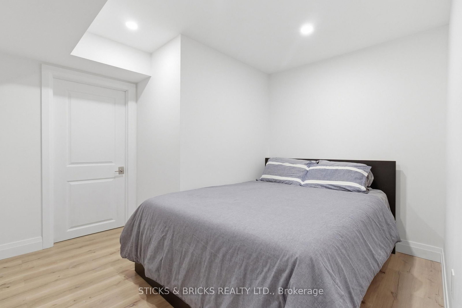 9150 Willoughby Drive, Unit 19 - Photo 34