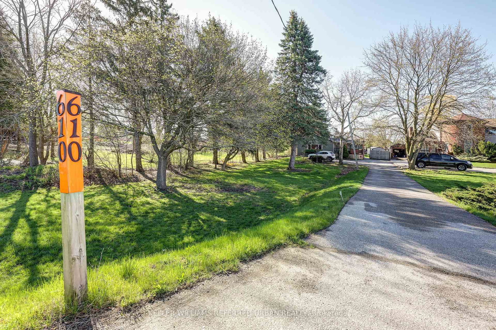 610 Commissioners Road W - Photo 12