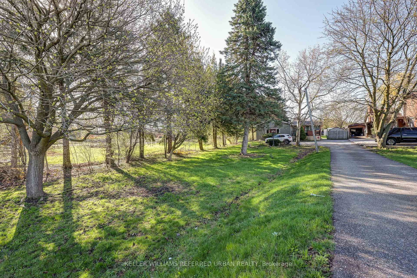 610 Commissioners Road W - Photo 15