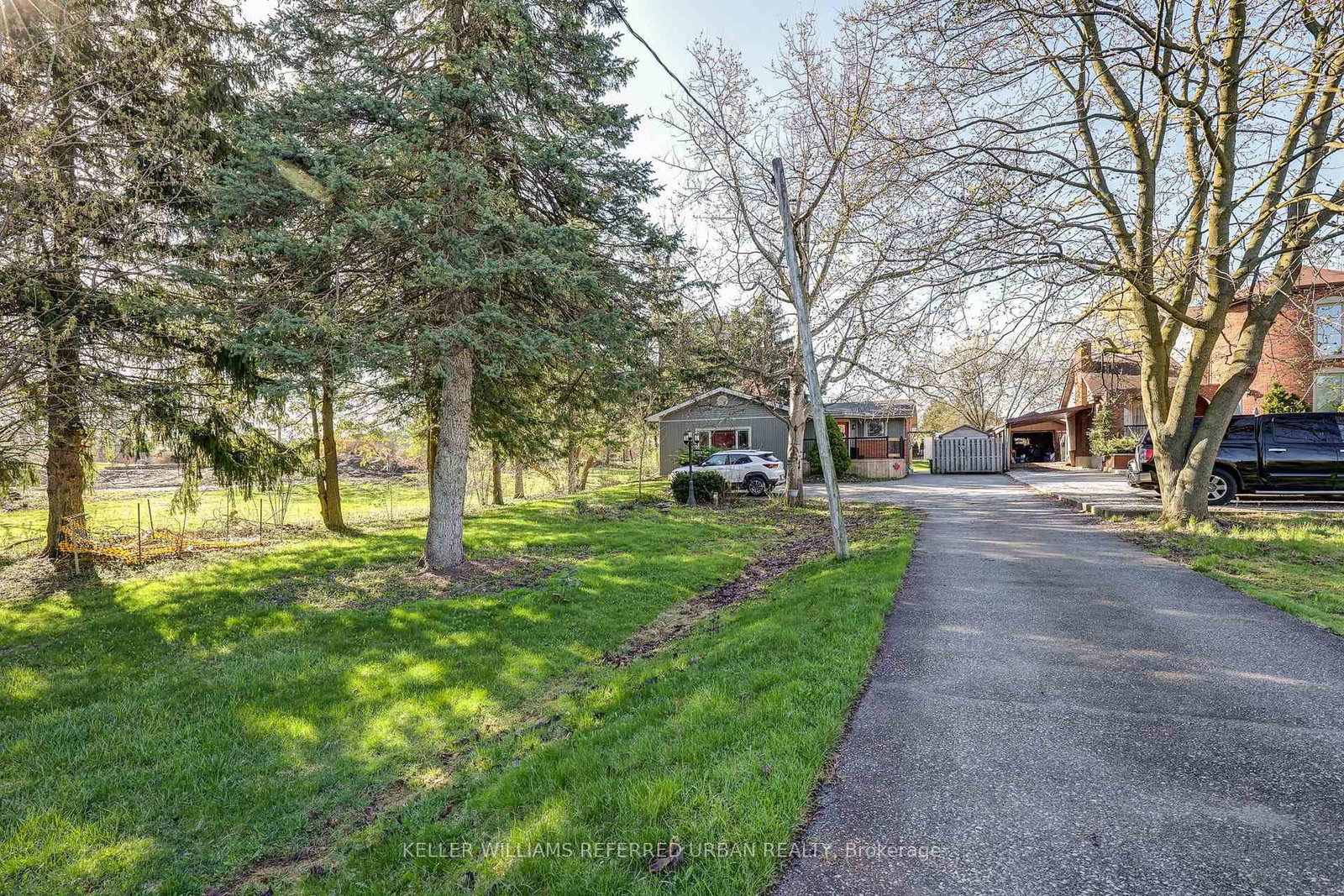 610 Commissioners Road W - Photo 16