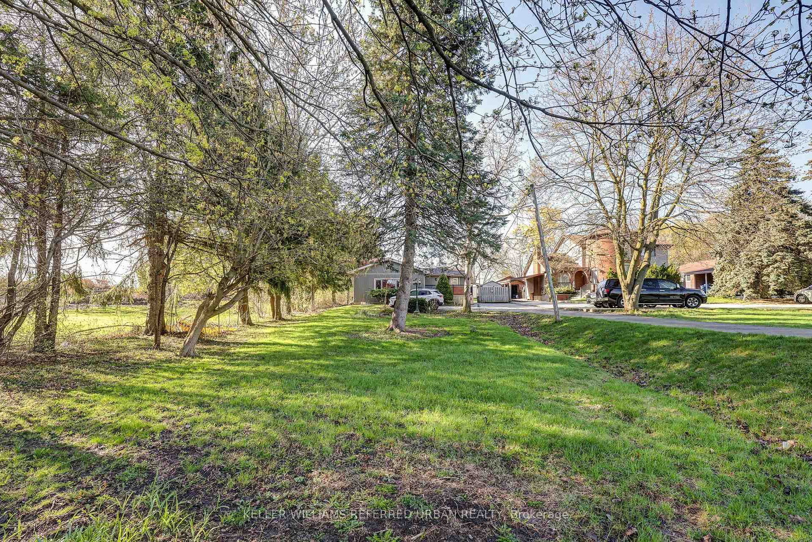 610 Commissioners Road W - Photo 17