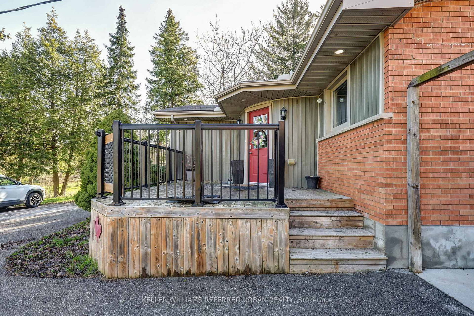 610 Commissioners Road W - Photo 21