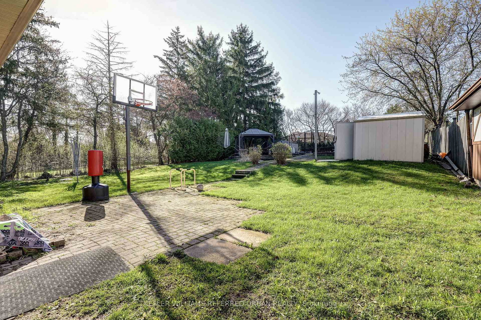 610 Commissioners Road W - Photo 23