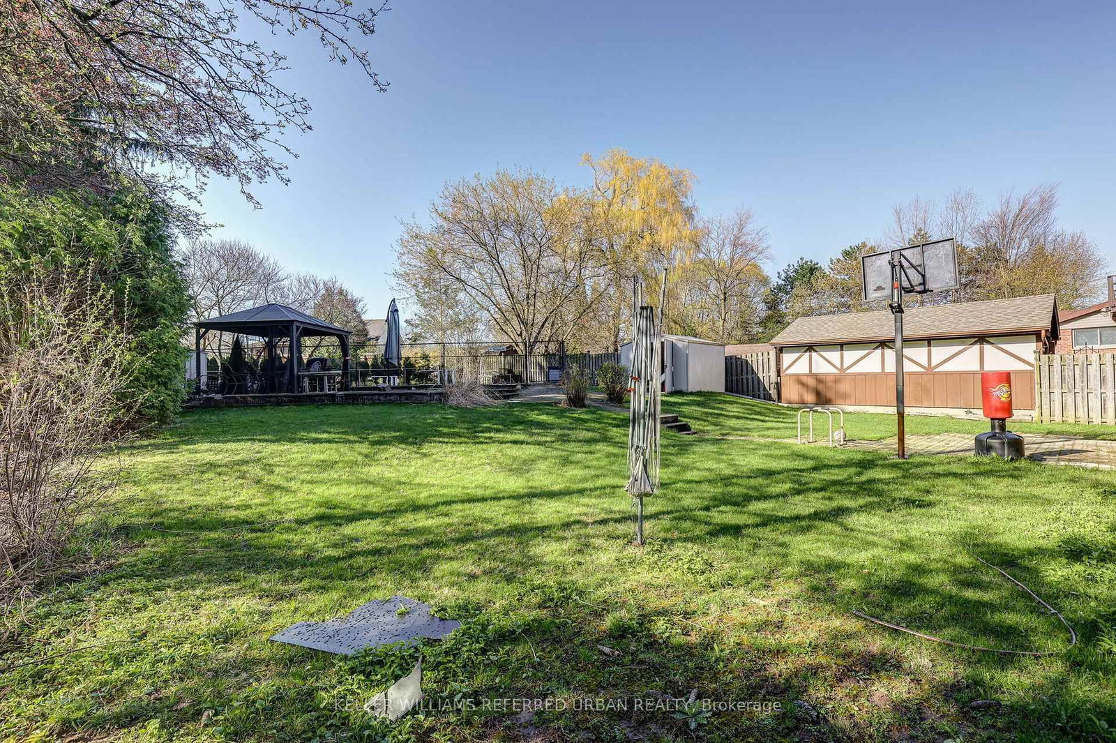 610 Commissioners Road W - Photo 24