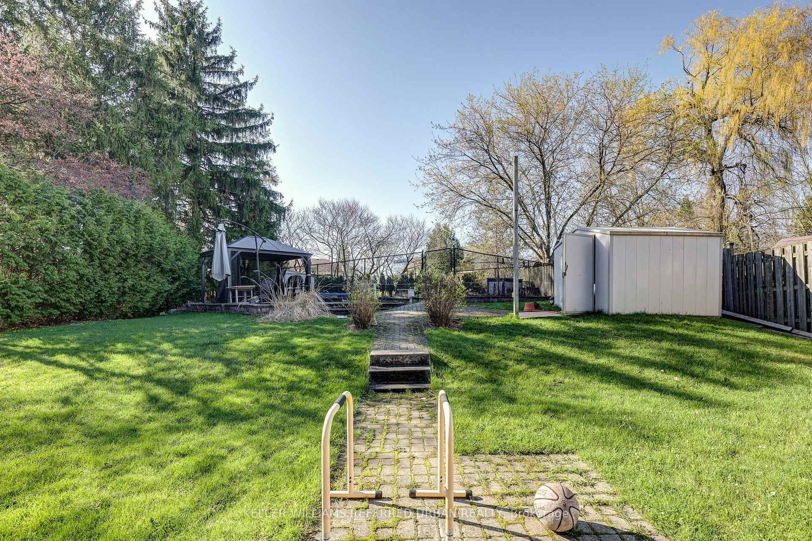 610 Commissioners Road W - Photo 25