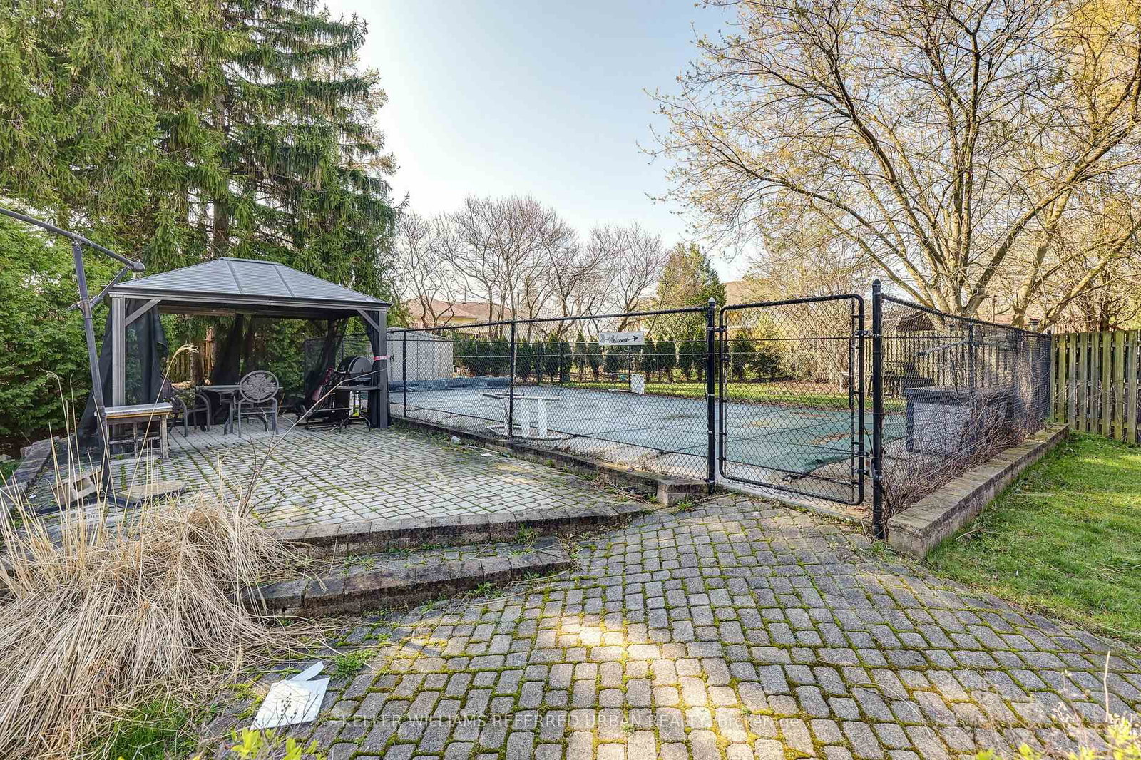 610 Commissioners Road W - Photo 26