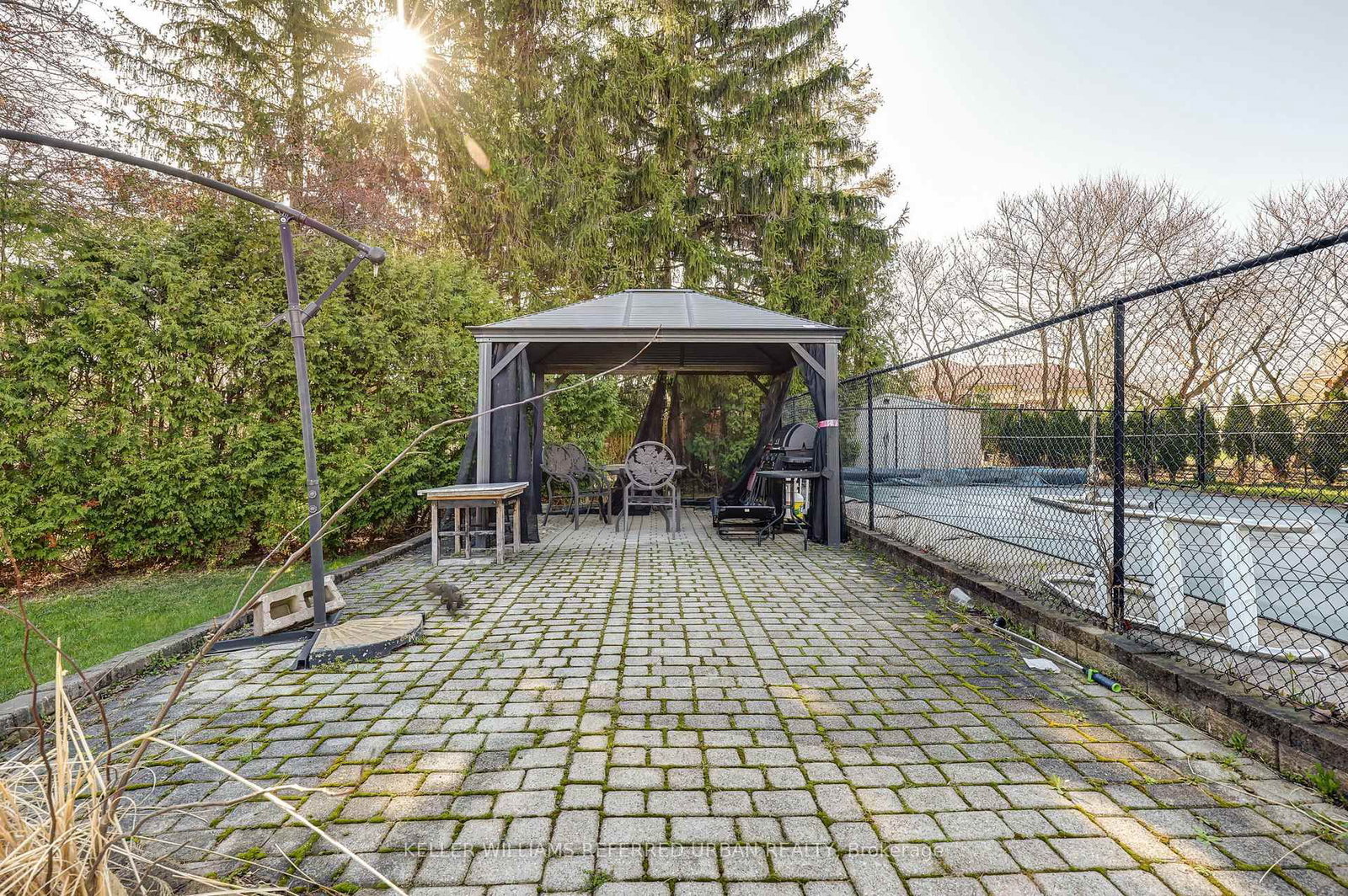 610 Commissioners Road W - Photo 27