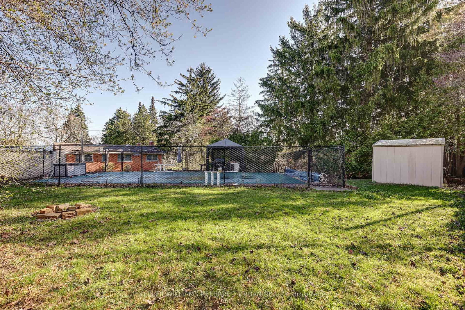 610 Commissioners Road W - Photo 30