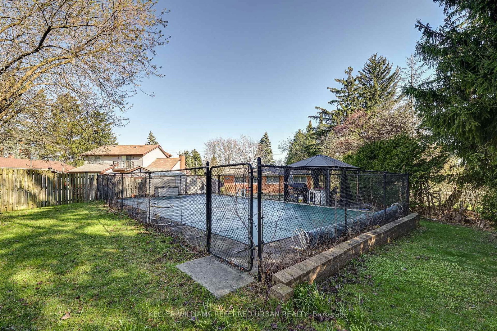 610 Commissioners Road W - Photo 31