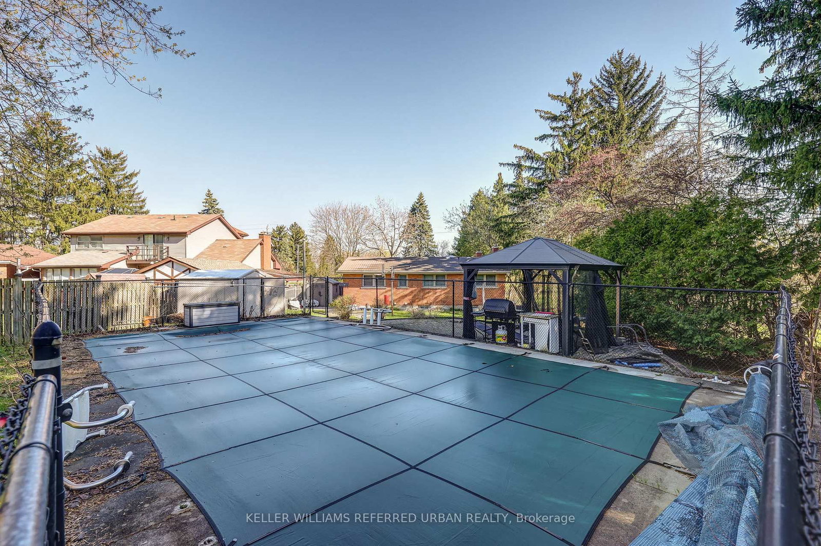 610 Commissioners Road W - Photo 32