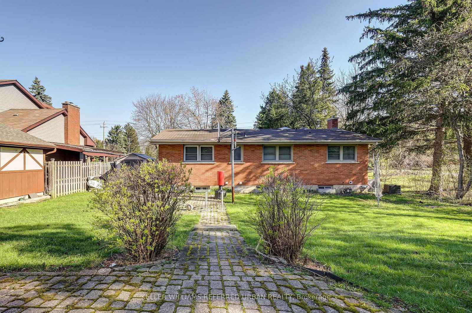 610 Commissioners Road W - Photo 33