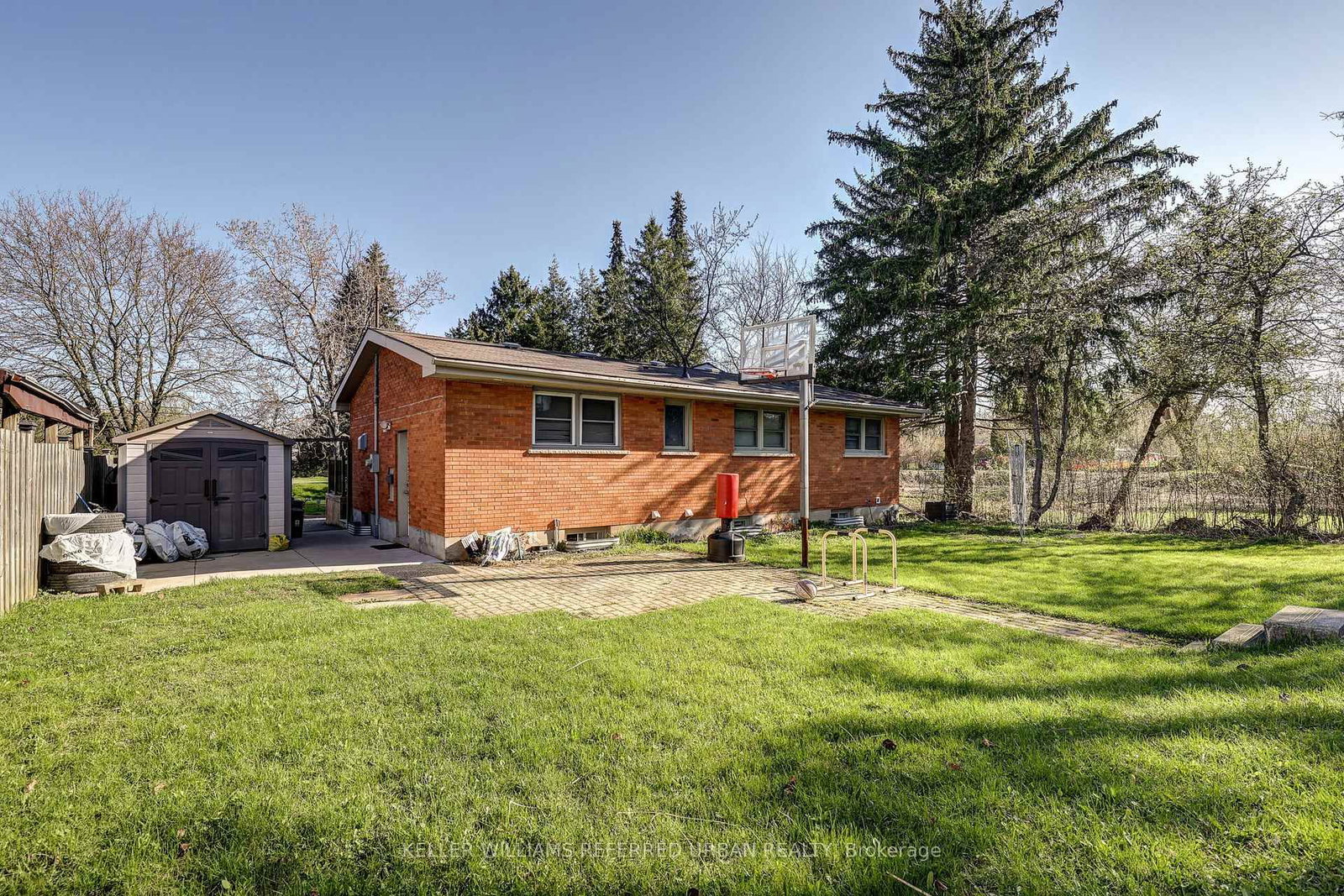 610 Commissioners Road W - Photo 35