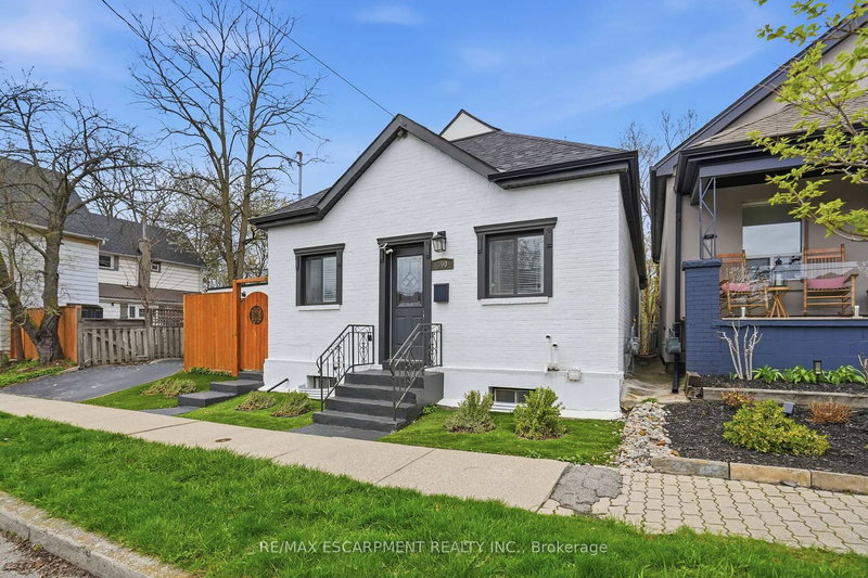 390 Hunter St W, Hamilton, Ontario