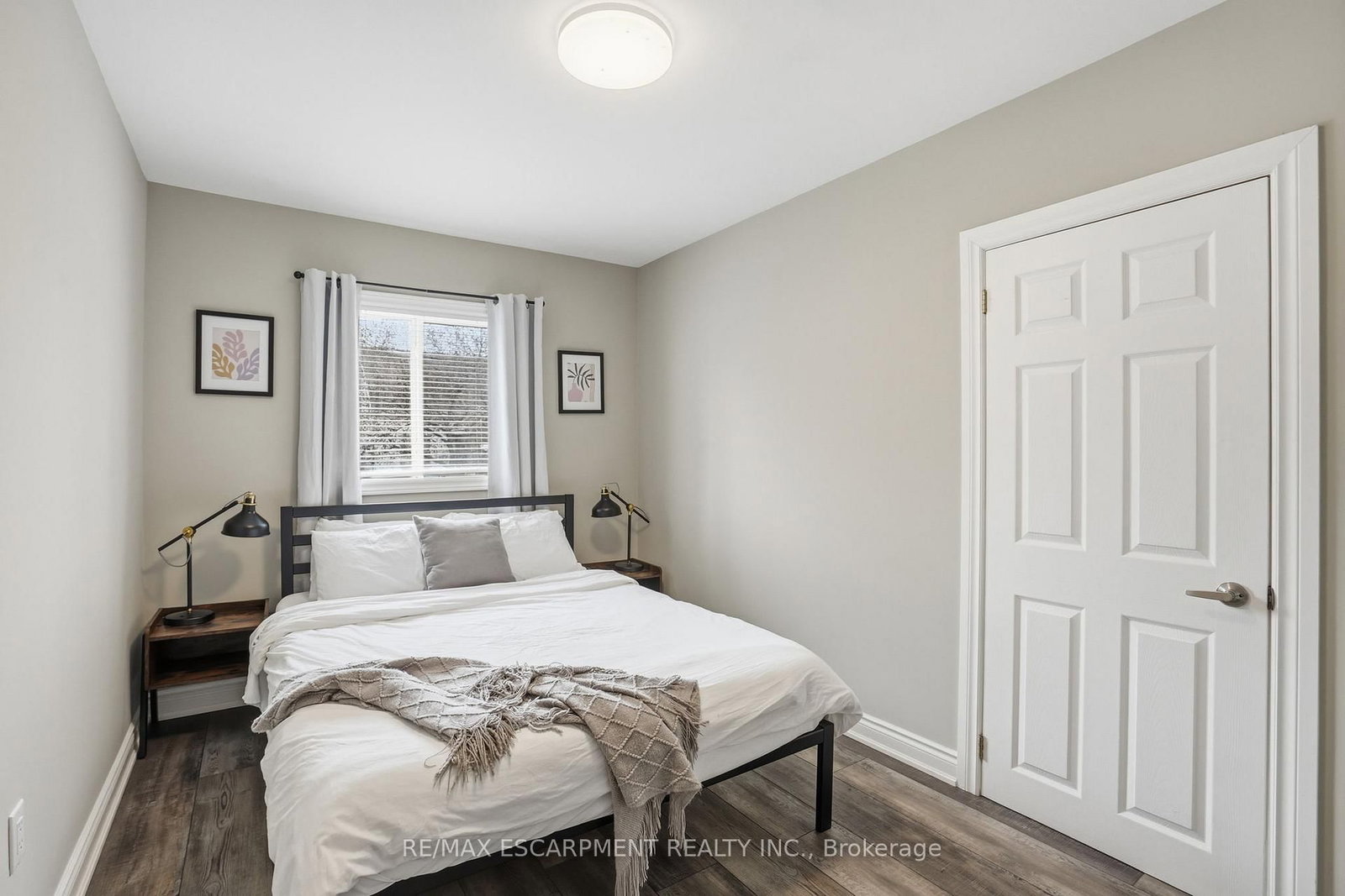 390 Hunter Street W - Photo 10