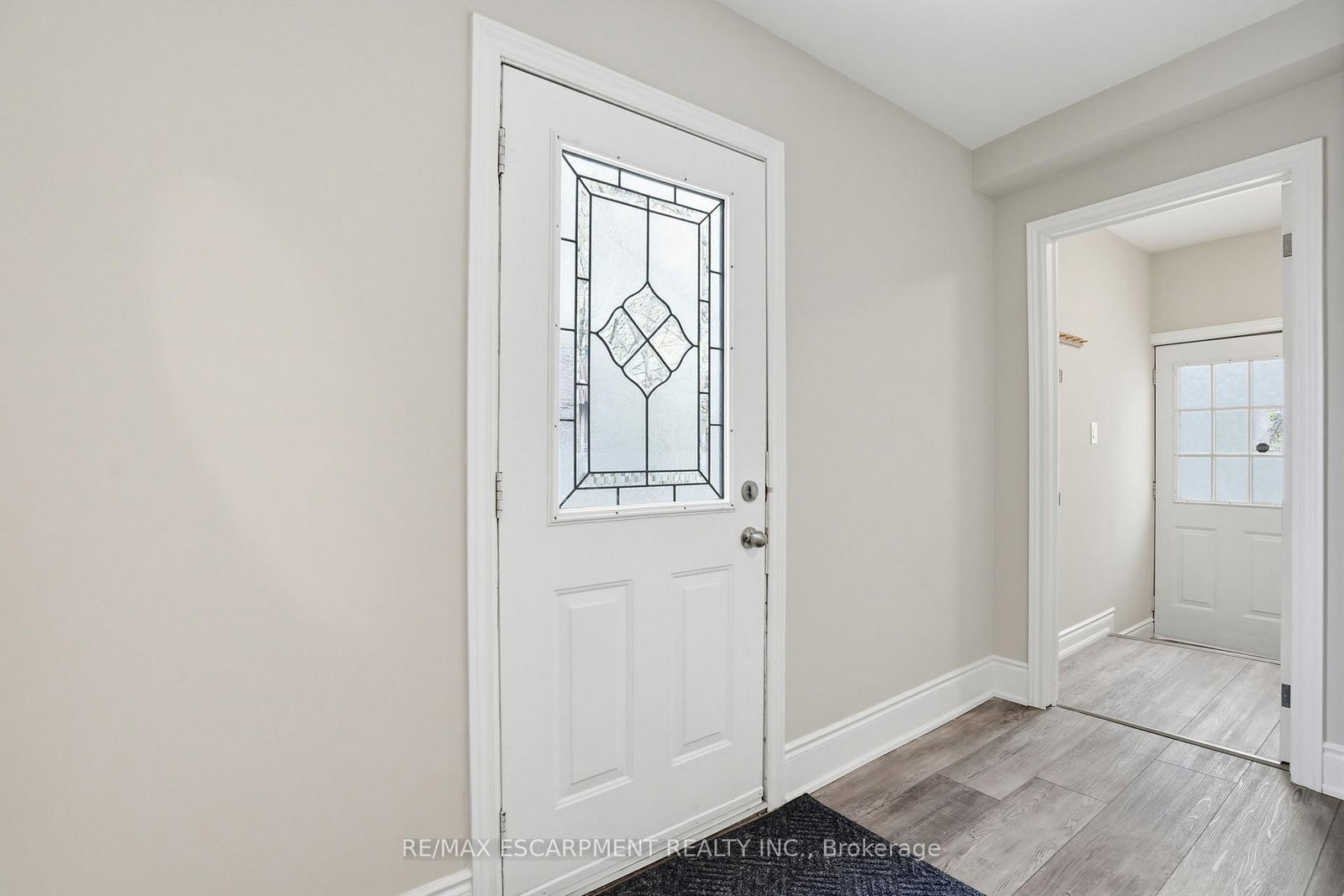 390 Hunter Street W - Photo 11