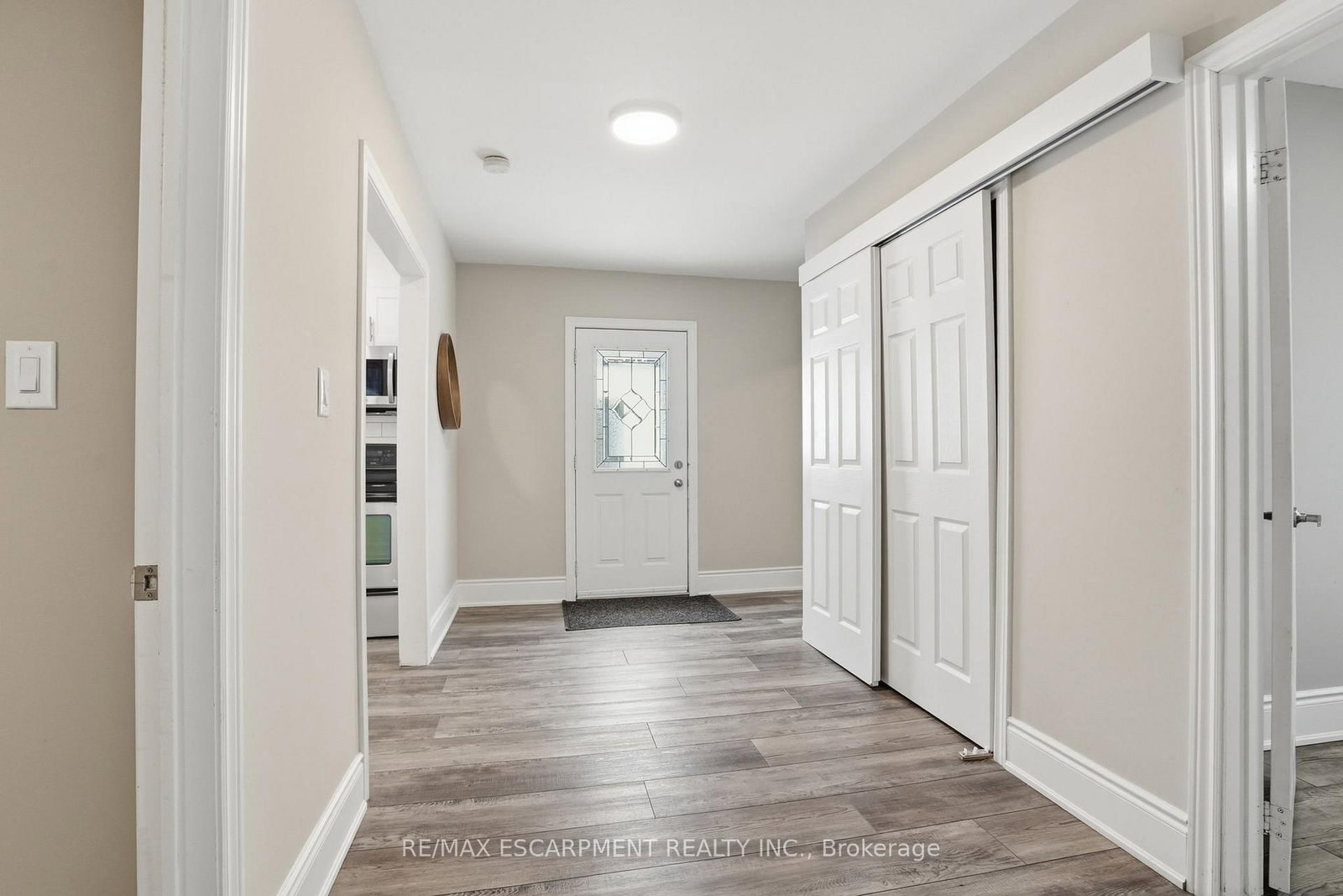 390 Hunter Street W - Photo 12