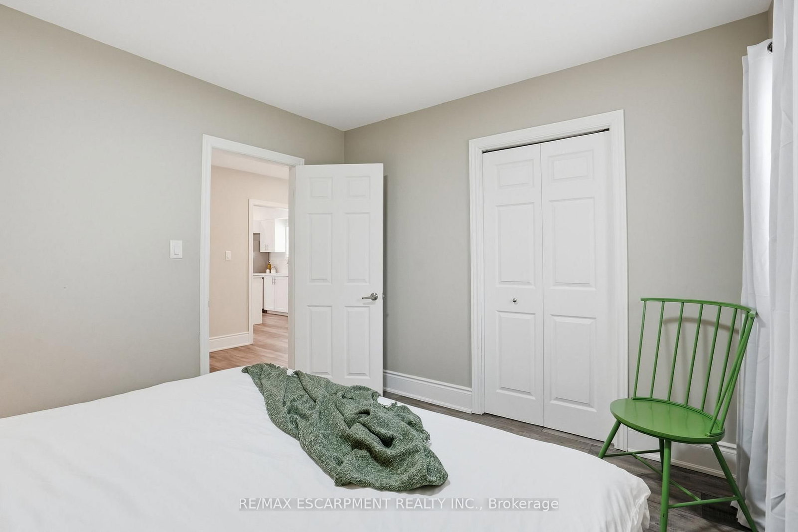 390 Hunter Street W - Photo 16