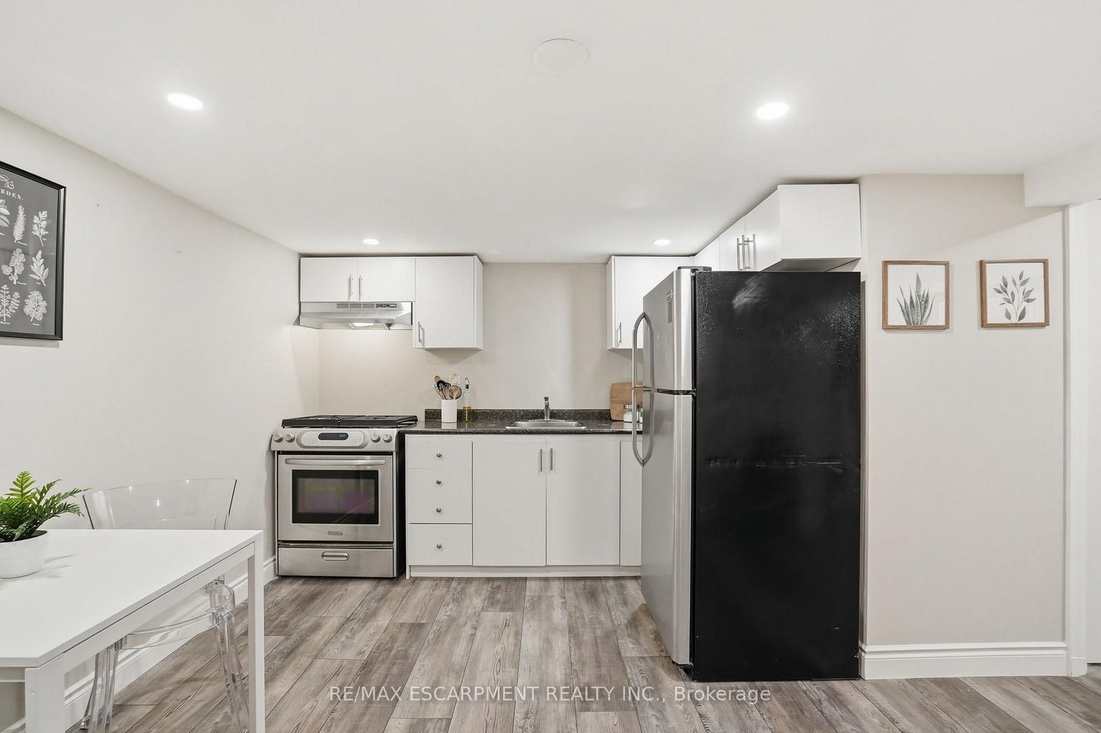 390 Hunter Street W - Photo 22