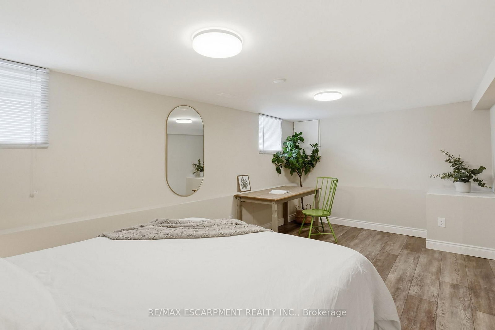 390 Hunter Street W - Photo 26