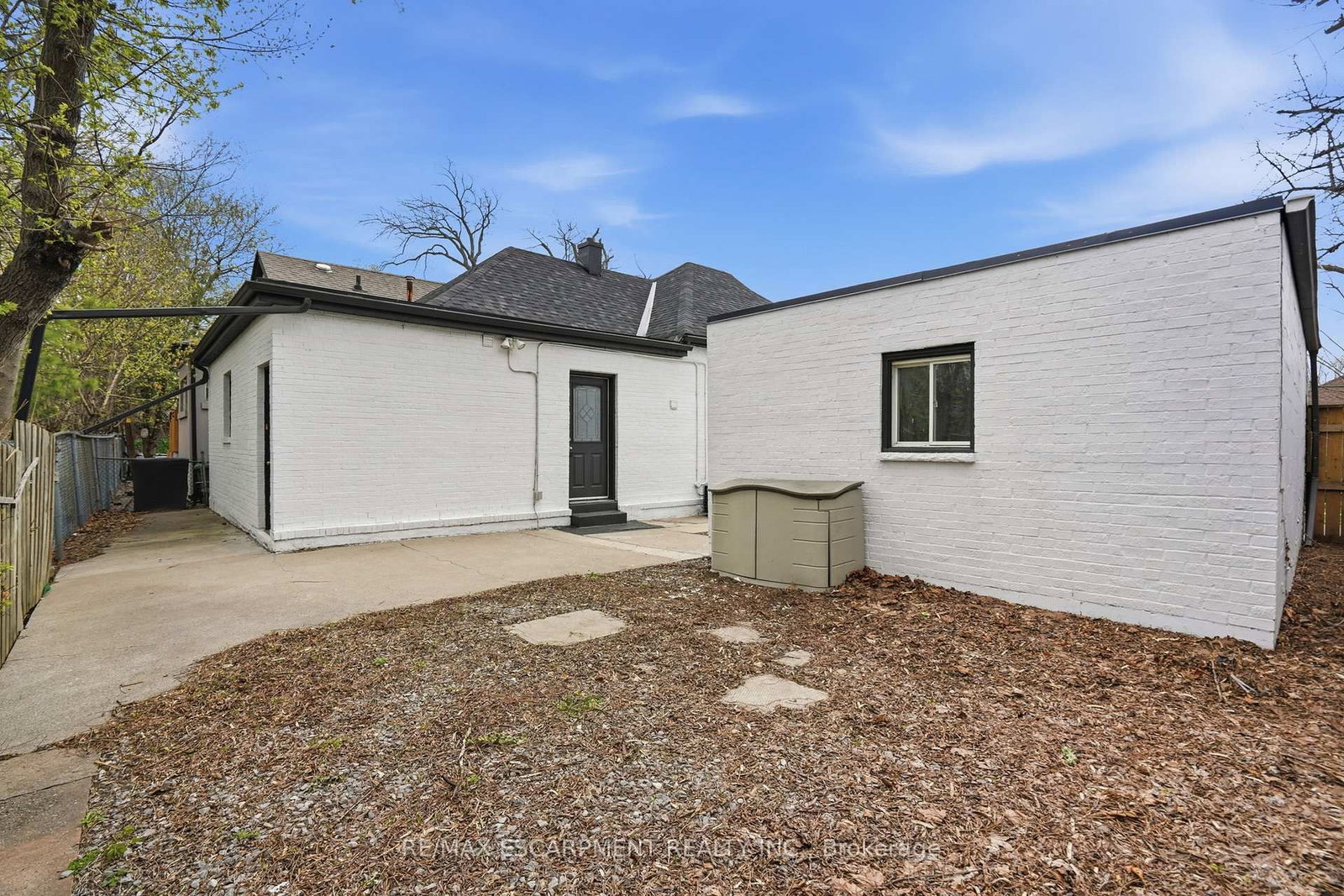 390 Hunter Street W - Photo 32