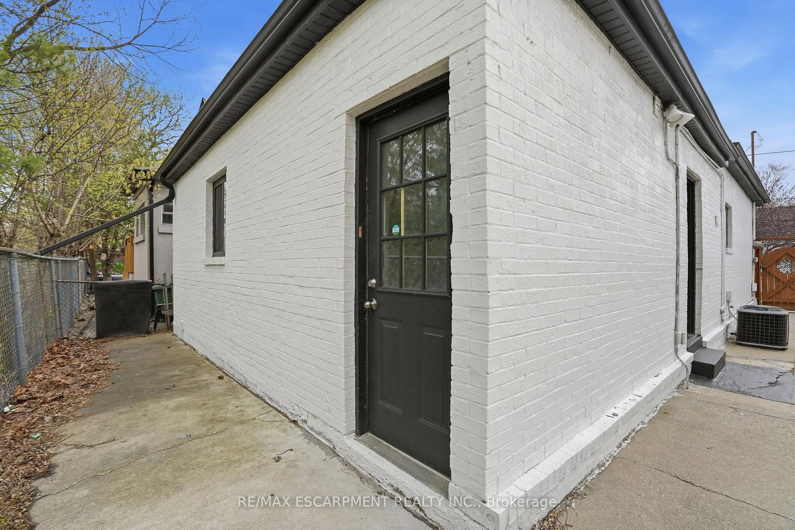 390 Hunter Street W - Photo 33