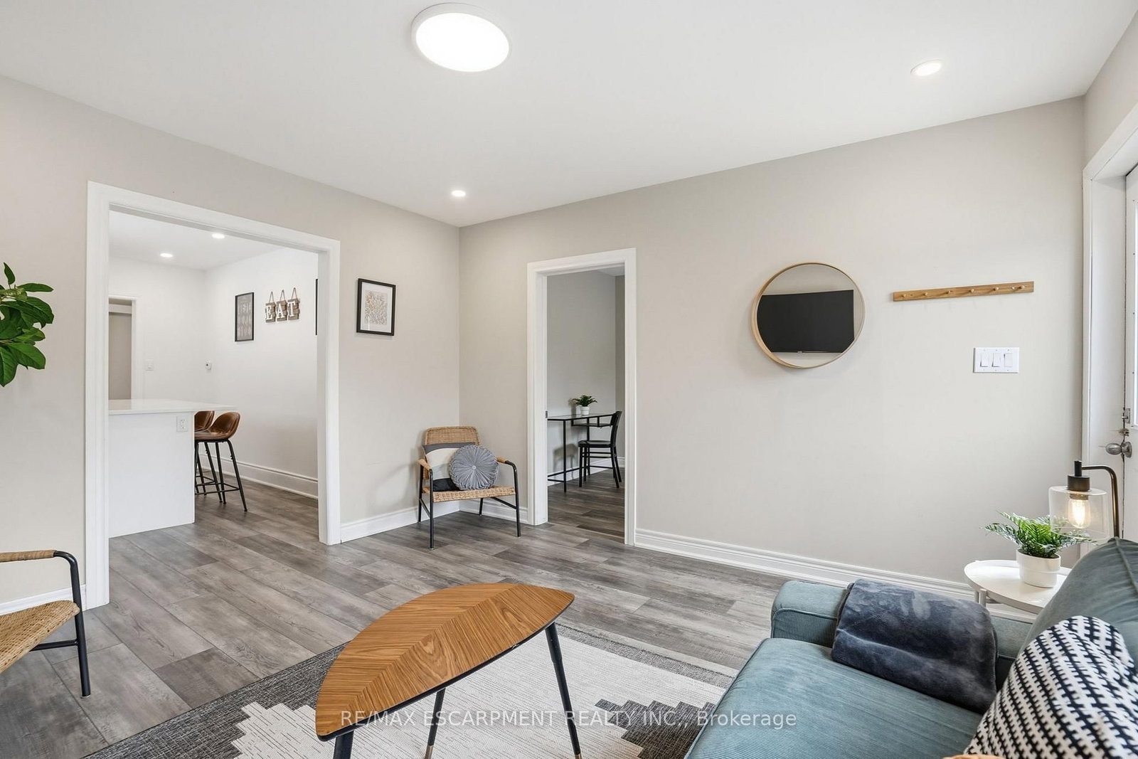 390 Hunter Street W - Photo 5