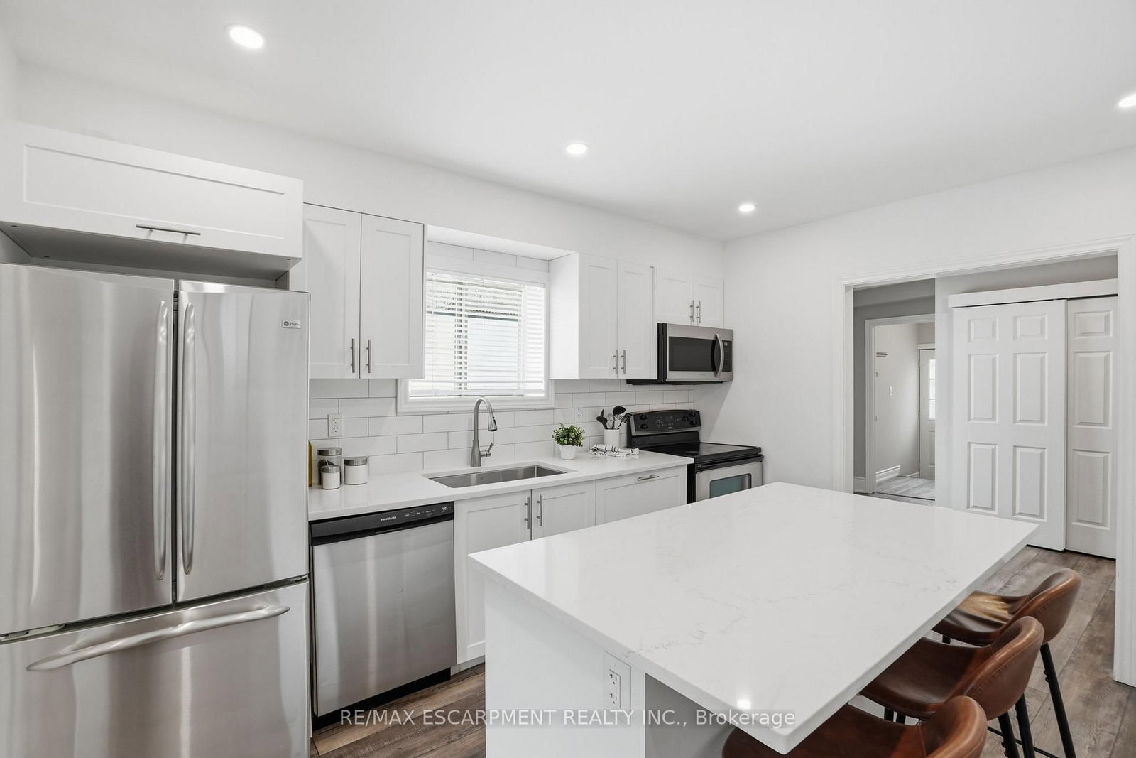 390 Hunter Street W - Photo 6