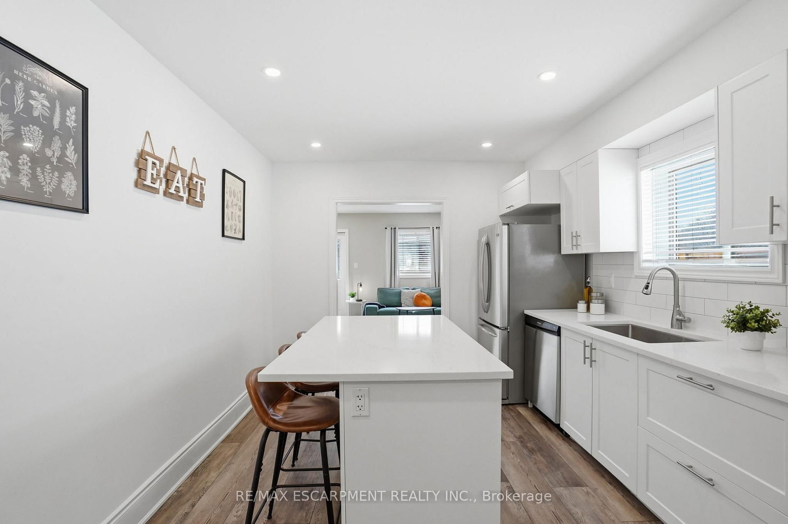 390 Hunter Street W - Photo 8