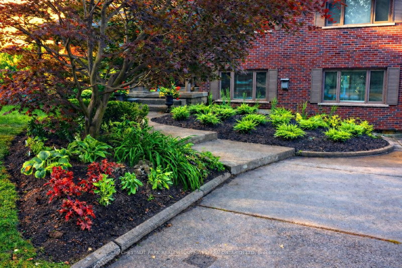 75 Lyon Ave, Guelph, N1H 5C7 | Image 3