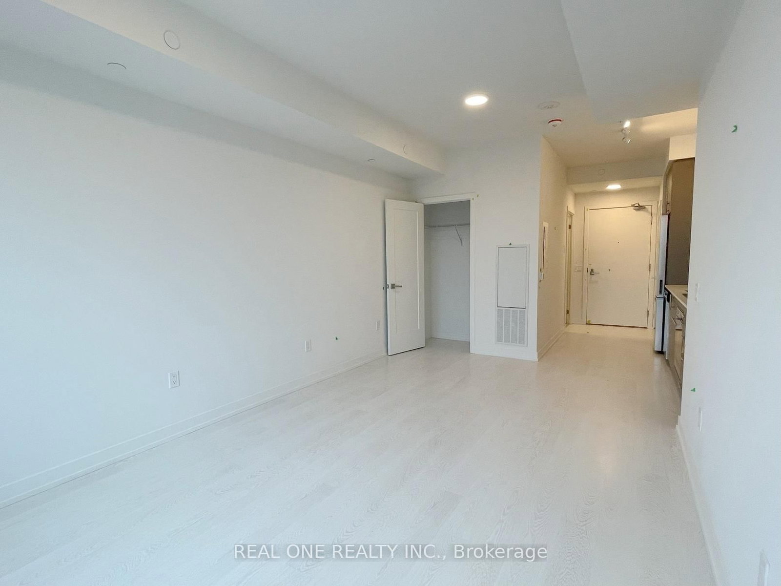 415 Main Street W, Unit 409 - Photo 8