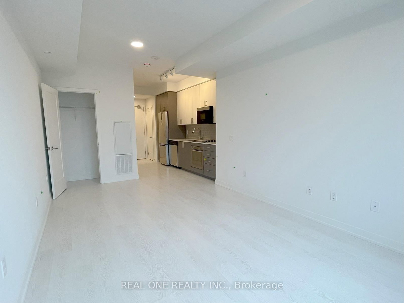 415 Main Street W, Unit 409 - Photo 9