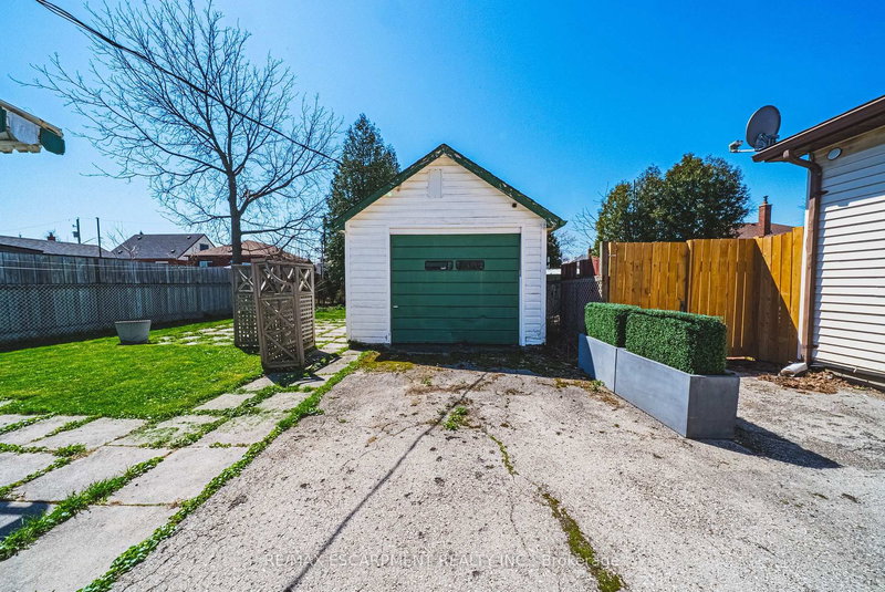 28 Munn St, Hamilton, L8V 1J9 | Image 2