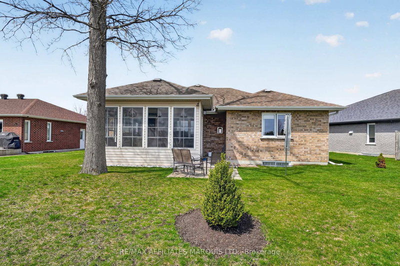 516 Jo Anne Cres, Cornwall, K6H 7H7 | Image 2