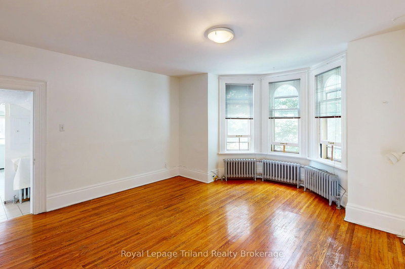home for lease on Upper - 1Bed-52 Wellington Street S