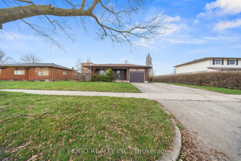 42 Tupper Cres, Kitchener, N2B 2X9 | Image 2