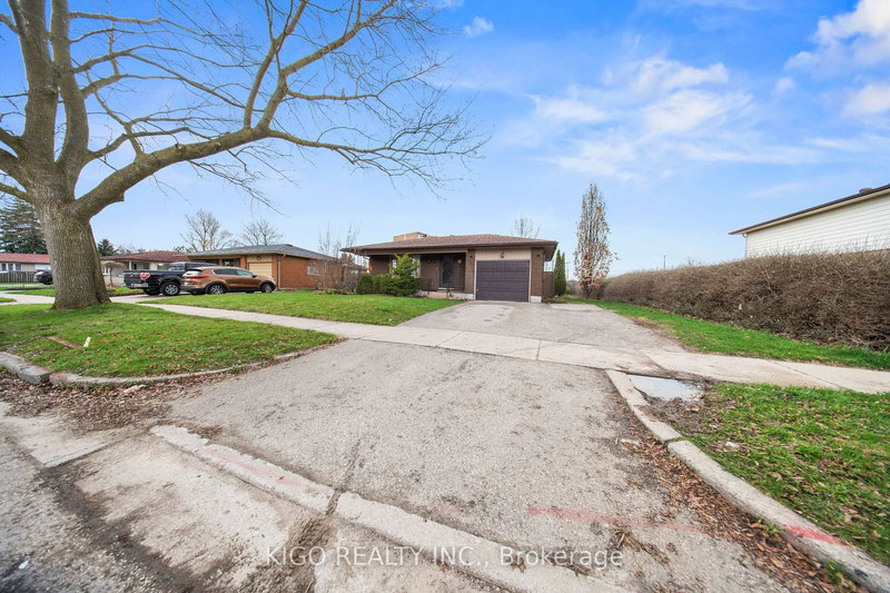 42 Tupper Cres, Kitchener, N2B 2X9 | Image 3