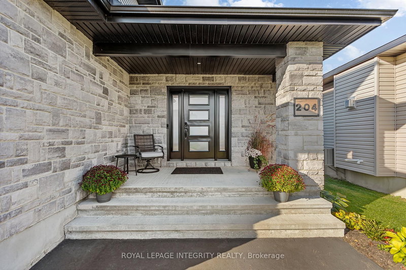 204 Hybrid St, Russell, K0A 1W0 | Image 2