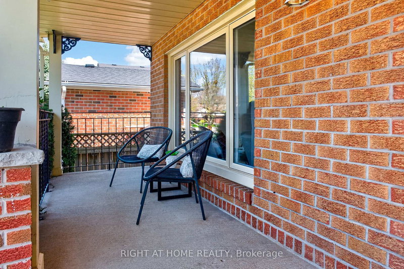 22 Vance Cres, Hamilton, L8B 0B8 | Image 2