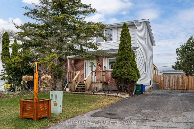 884 Larchwood Cres, Kingston, K7P 2P7 | Image 2