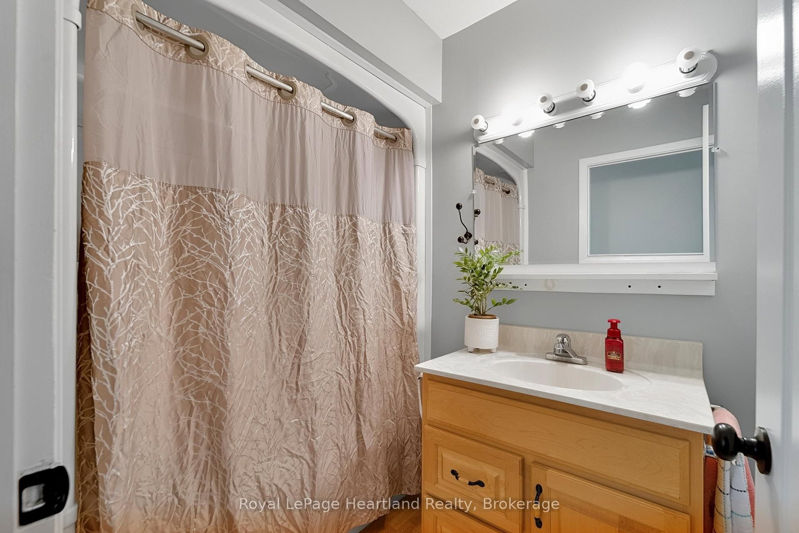 106 Oxford Street - Photo 22